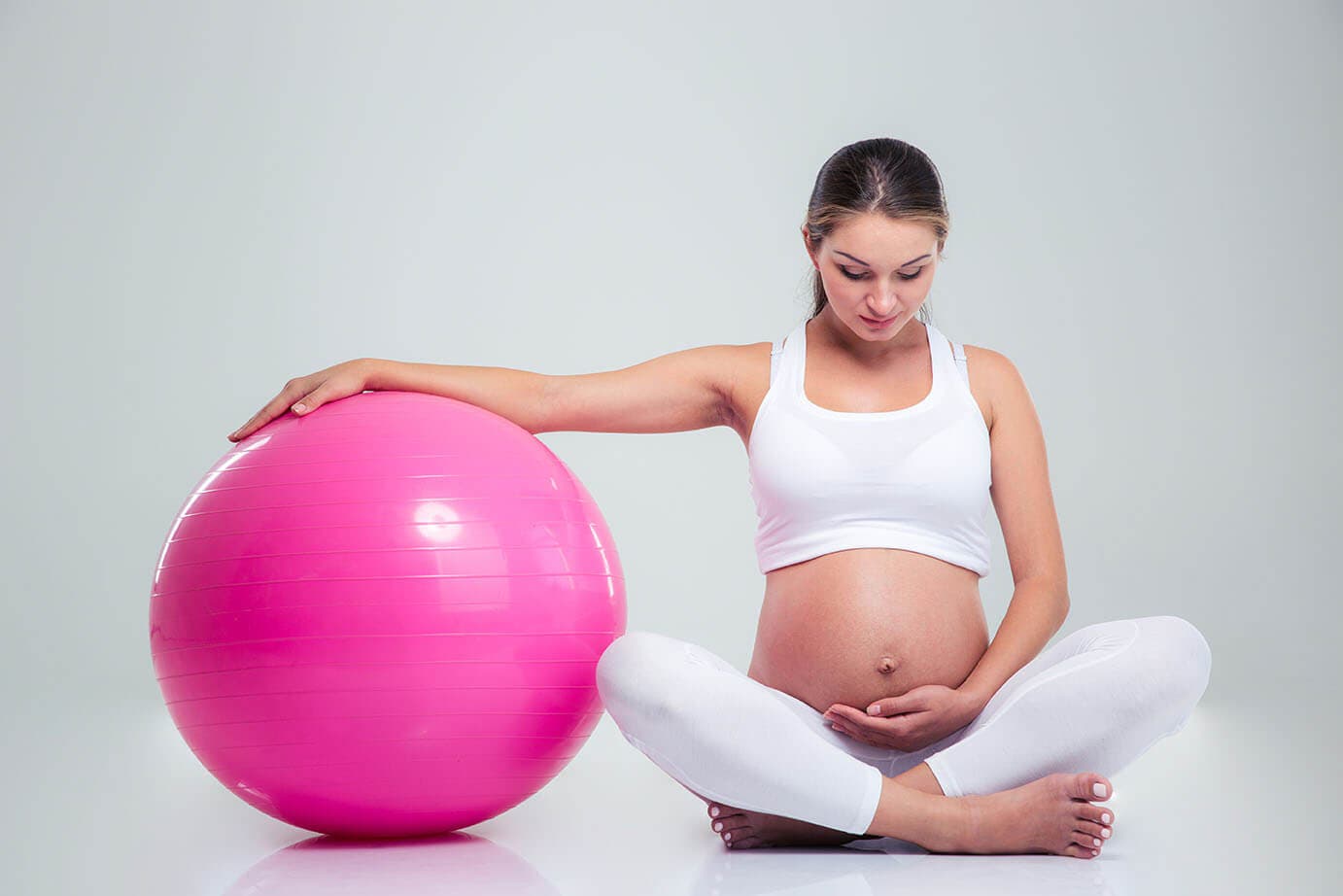 Ejercicios con pelota embarazadas - Clínica de Fisioterapia conMueve - Avila